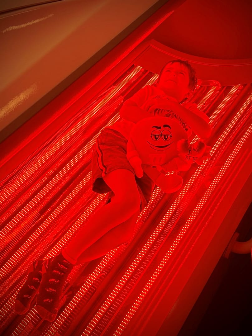 Red Light whole body bed to recover faster, lose weight, reduce shronic pain.